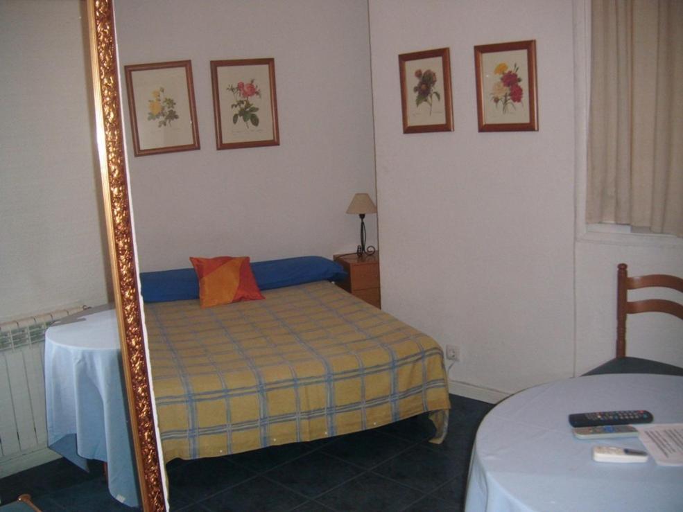 Puerta Del Sol Rooms Madrid Chambre photo
