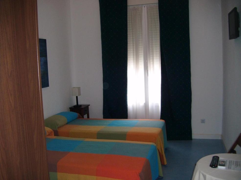 Puerta Del Sol Rooms Madrid Chambre photo