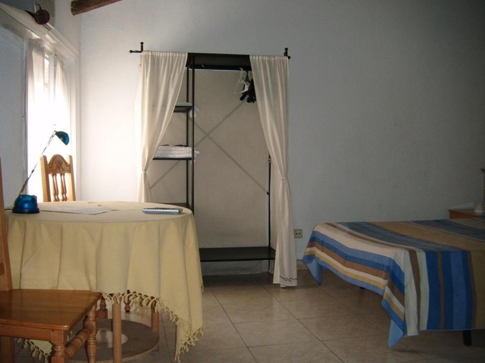 Puerta Del Sol Rooms Madrid Chambre photo